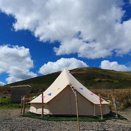 מלון לאנדוברי Calon Y Goedwig Glamping מראה חיצוני תמונה