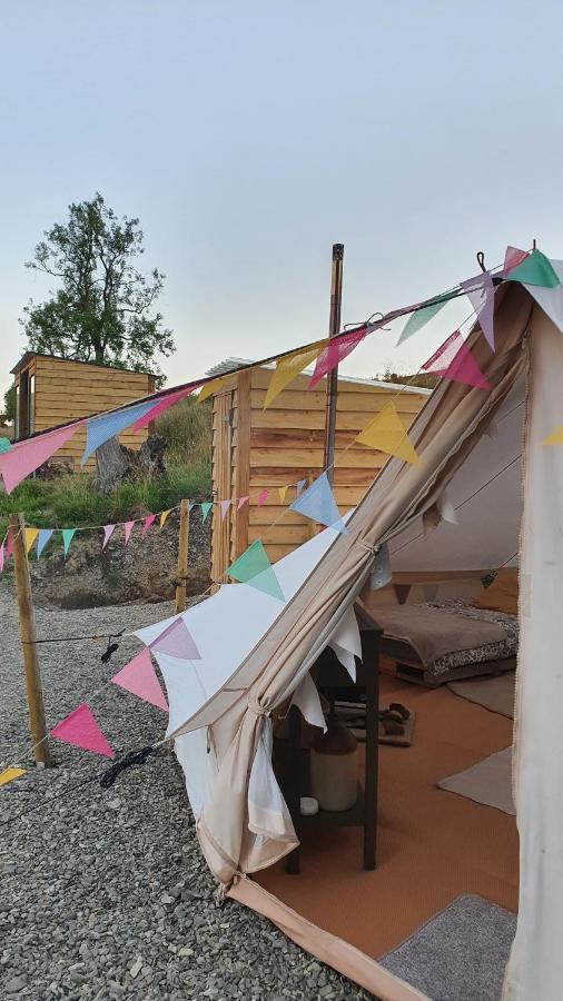 מלון לאנדוברי Calon Y Goedwig Glamping מראה חיצוני תמונה