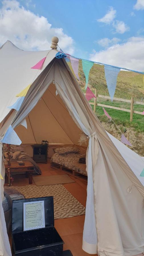 מלון לאנדוברי Calon Y Goedwig Glamping מראה חיצוני תמונה