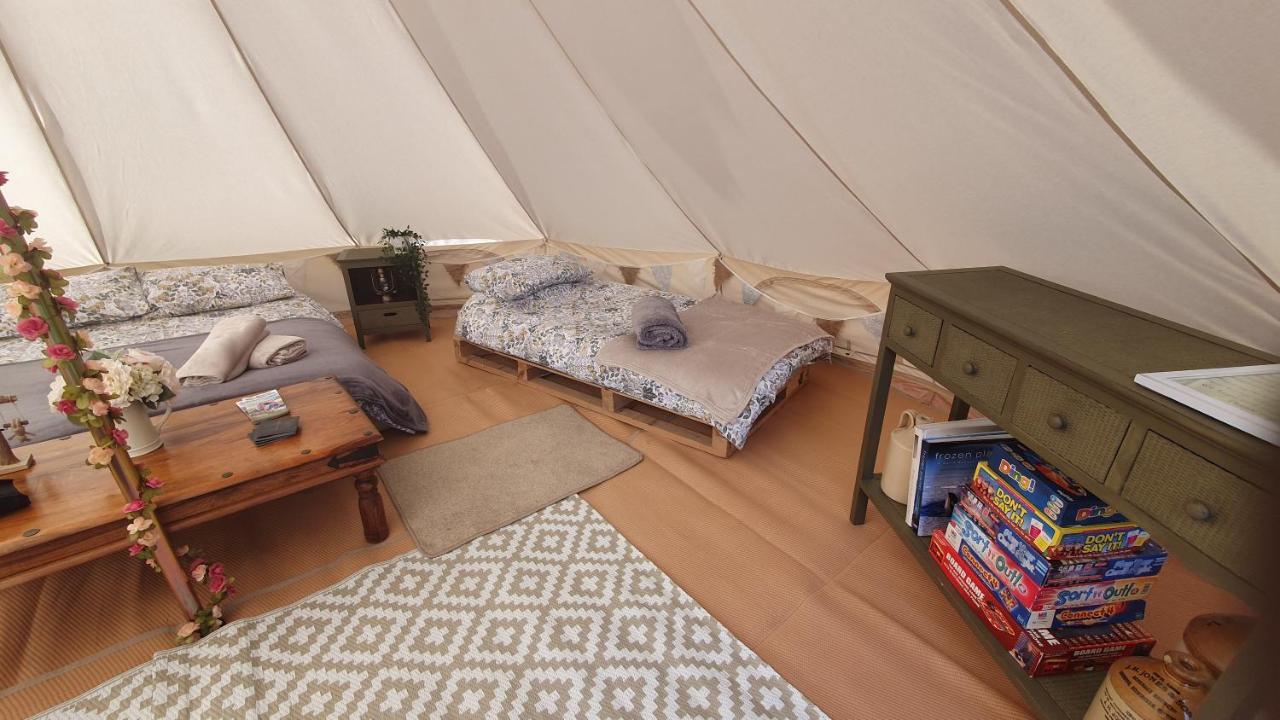 מלון לאנדוברי Calon Y Goedwig Glamping מראה חיצוני תמונה