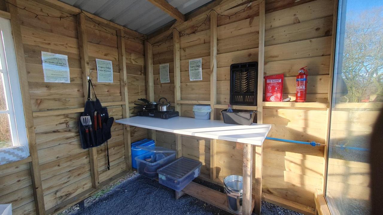 מלון לאנדוברי Calon Y Goedwig Glamping מראה חיצוני תמונה