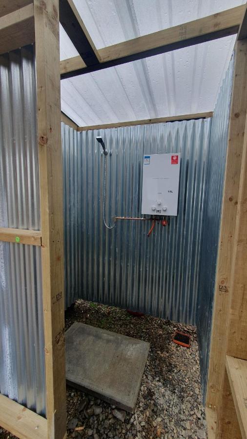 מלון לאנדוברי Calon Y Goedwig Glamping מראה חיצוני תמונה