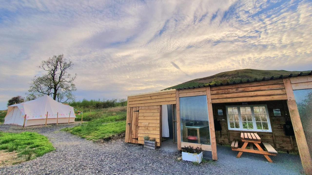 מלון לאנדוברי Calon Y Goedwig Glamping מראה חיצוני תמונה