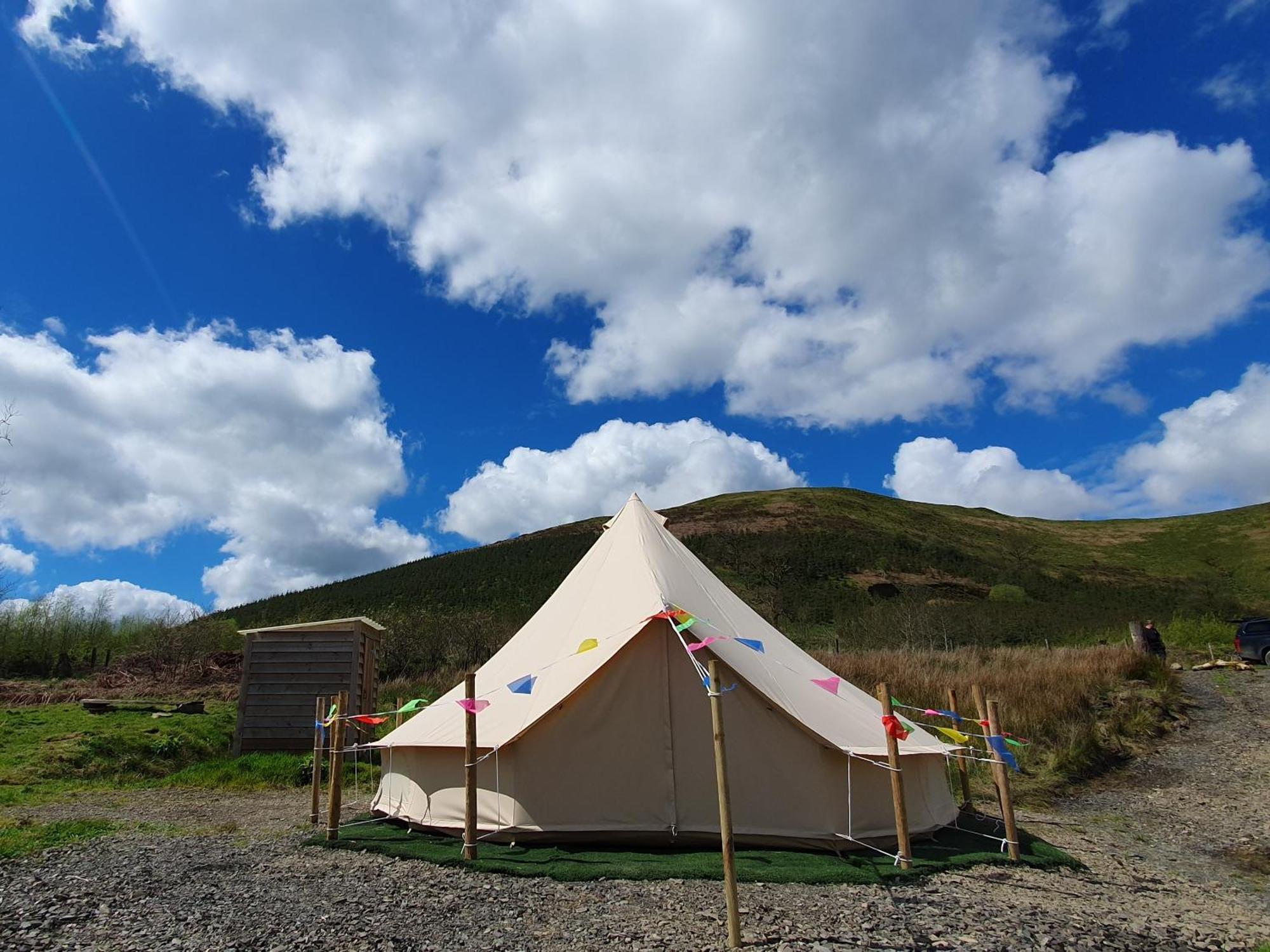 מלון לאנדוברי Calon Y Goedwig Glamping מראה חיצוני תמונה